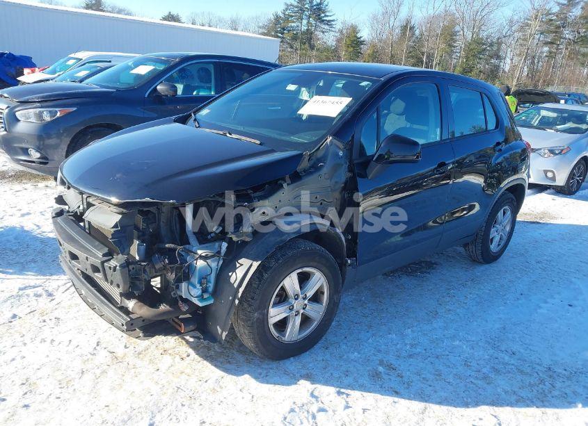 Photo 2 of 2018 Chevrolet Trax LS (VIN 3GNCJNSB8JL213005)