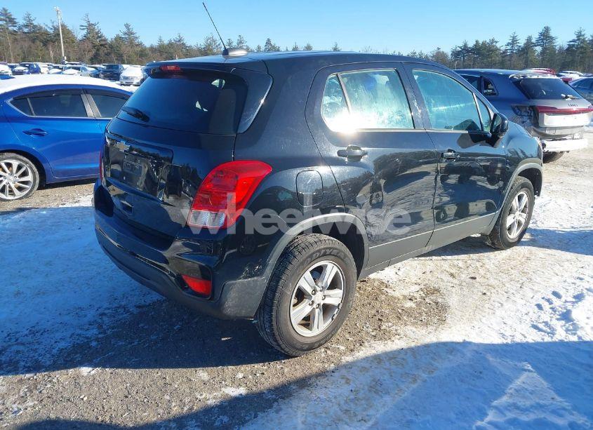Photo 4 of 2018 Chevrolet Trax LS (VIN 3GNCJNSB8JL213005)