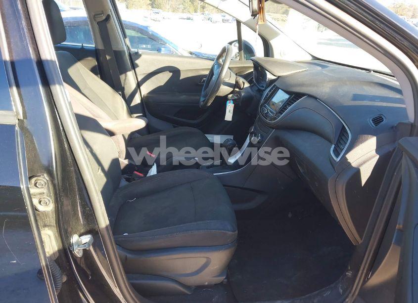 Photo 5 of 2018 Chevrolet Trax LS (VIN 3GNCJNSB8JL213005)