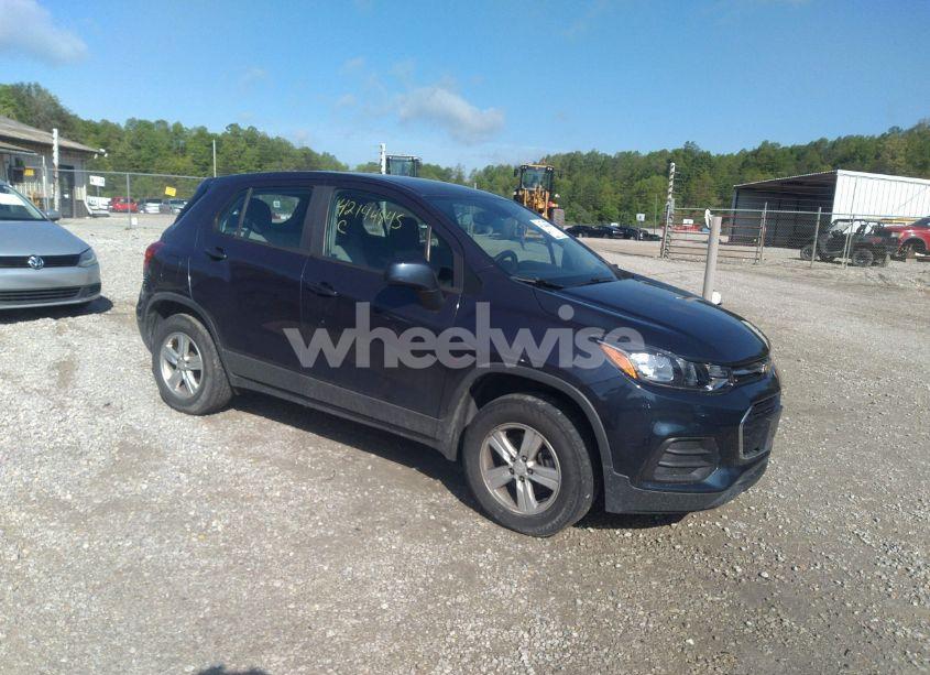2019 Chevrolet Trax LS (VIN 3GNCJNSB8KL142227) main photo