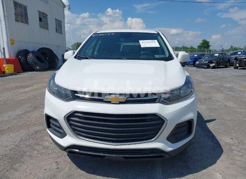 Photo 12 of 2019 Chevrolet Trax LS (VIN 3GNCJNSB8KL236009)