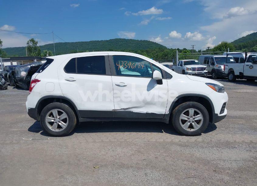 Photo 13 of 2019 Chevrolet Trax LS (VIN 3GNCJNSB8KL236009)