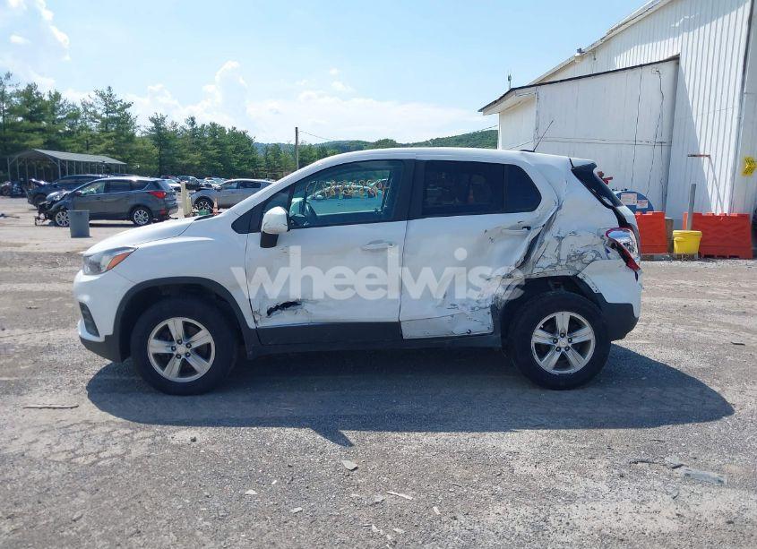 Photo 14 of 2019 Chevrolet Trax LS (VIN 3GNCJNSB8KL236009)