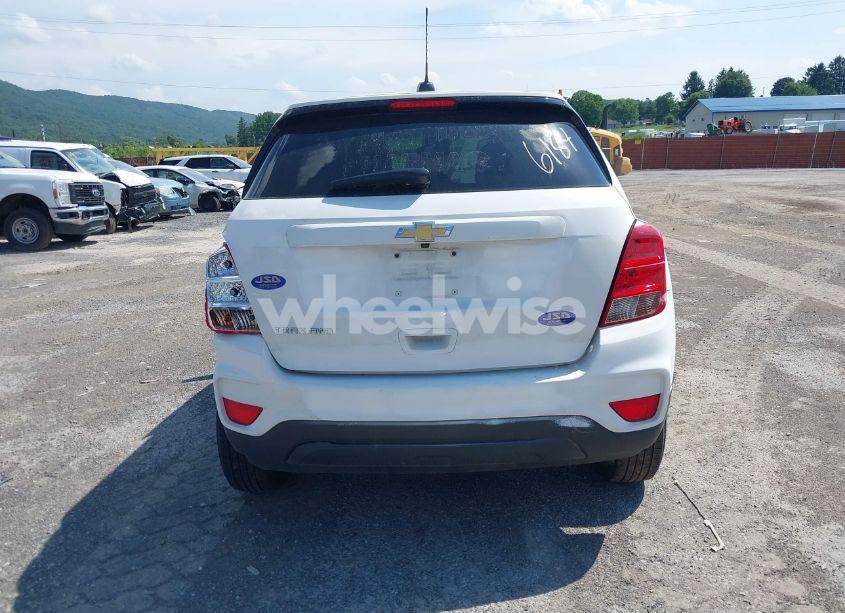 Photo 16 of 2019 Chevrolet Trax LS (VIN 3GNCJNSB8KL236009)