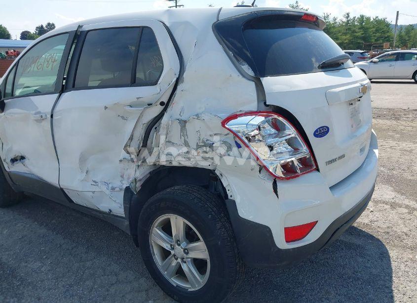 Photo 6 of 2019 Chevrolet Trax LS (VIN 3GNCJNSB8KL236009)