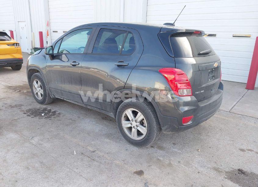 Photo 3 of 2020 Chevrolet Trax AWD LS (VIN 3GNCJNSB8LL134324)