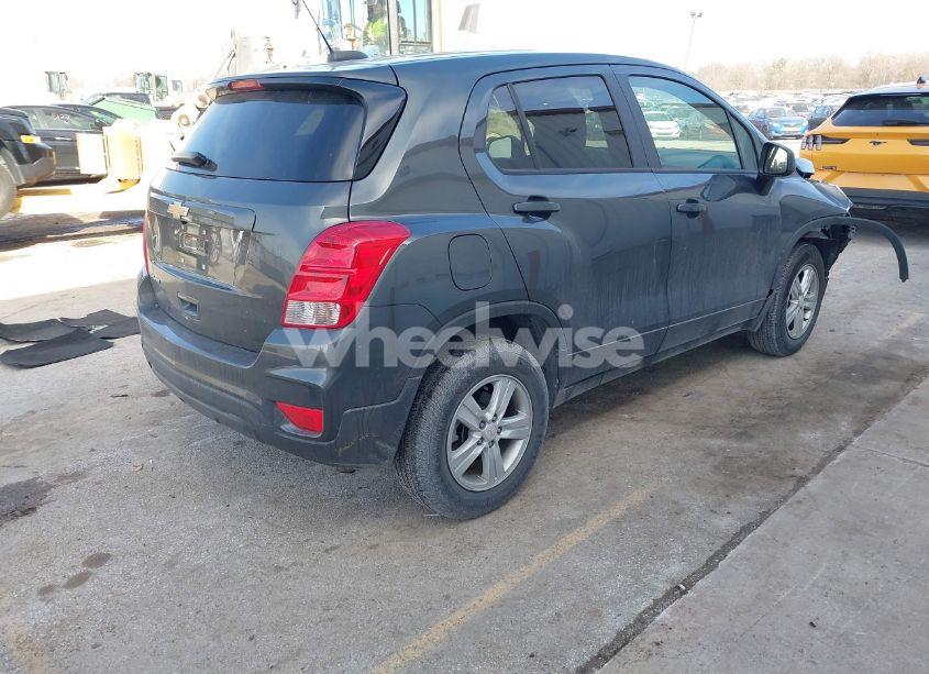 Photo 4 of 2020 Chevrolet Trax AWD LS (VIN 3GNCJNSB8LL134324)