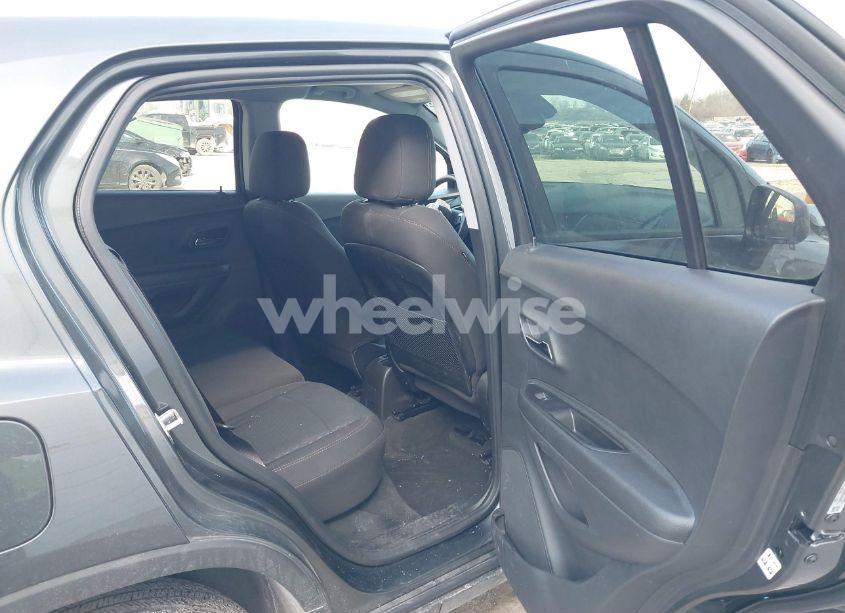 Photo 8 of 2020 Chevrolet Trax AWD LS (VIN 3GNCJNSB8LL134324)