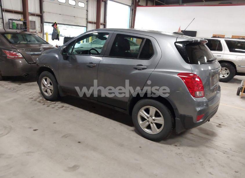 Photo 3 of 2020 Chevrolet Trax AWD LS (VIN 3GNCJNSB8LL183510)