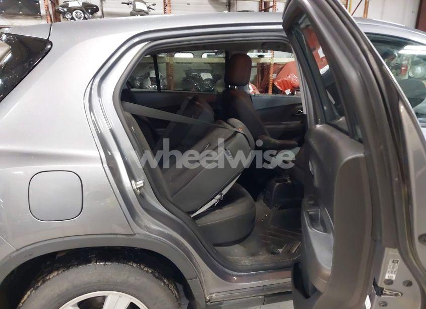 Photo 8 of 2020 Chevrolet Trax AWD LS (VIN 3GNCJNSB8LL183510)