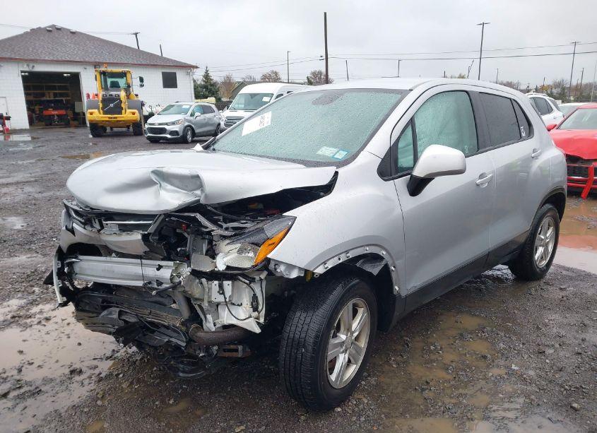 Photo 2 of 2020 Chevrolet Trax AWD LS (VIN 3GNCJNSB8LL185774)