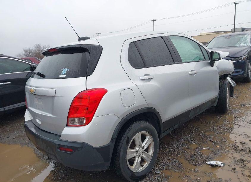 Photo 4 of 2020 Chevrolet Trax AWD LS (VIN 3GNCJNSB8LL185774)