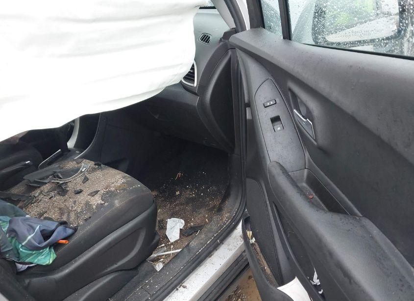 Photo 5 of 2020 Chevrolet Trax AWD LS (VIN 3GNCJNSB8LL185774)