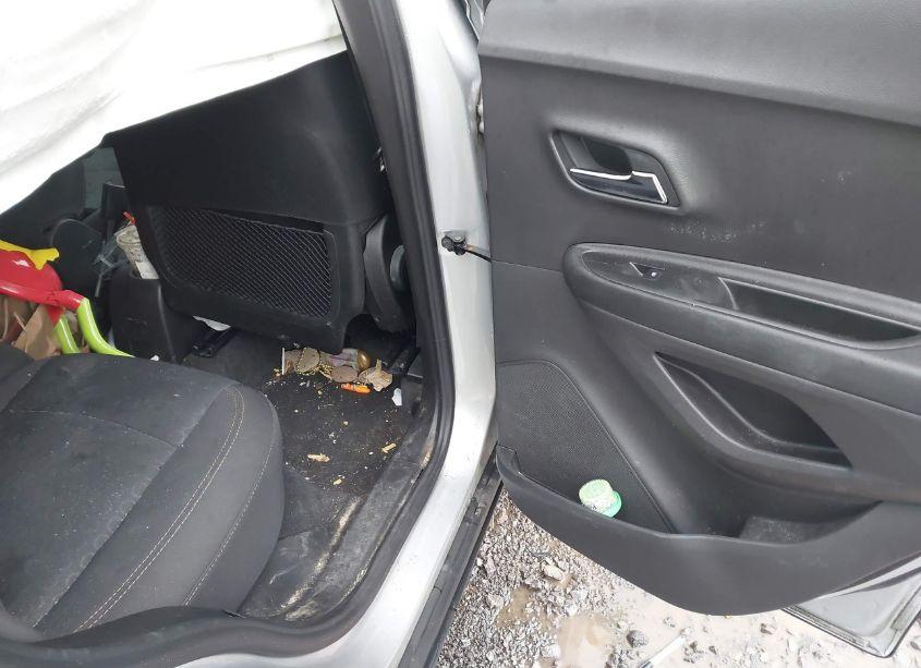 Photo 8 of 2020 Chevrolet Trax AWD LS (VIN 3GNCJNSB8LL185774)