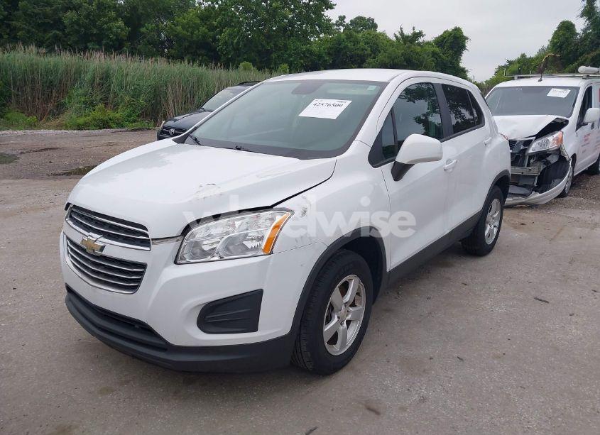 Photo 2 of 2016 Chevrolet Trax 1LS (VIN 3GNCJNSB9GL141255)