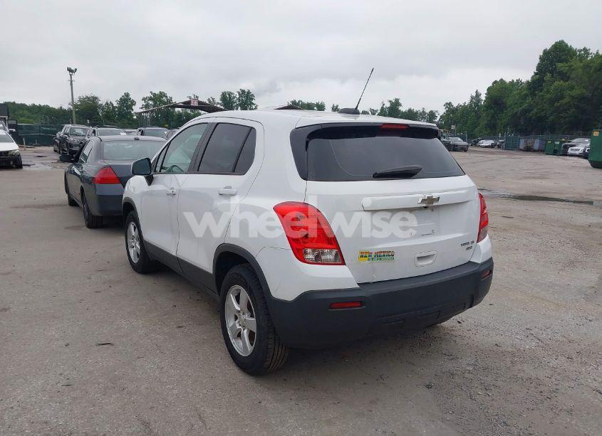 Photo 3 of 2016 Chevrolet Trax 1LS (VIN 3GNCJNSB9GL141255)