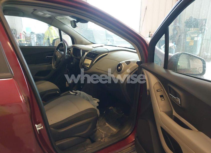 Photo 5 of 2016 Chevrolet Trax 1LS (VIN 3GNCJNSB9GL232011)