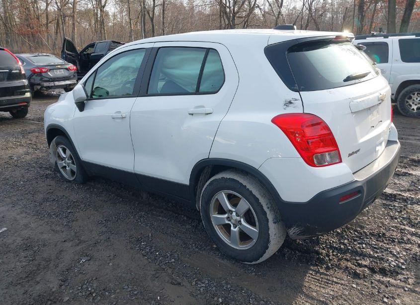 Photo 3 of 2016 Chevrolet Trax 1LS (VIN 3GNCJNSB9GL268846)