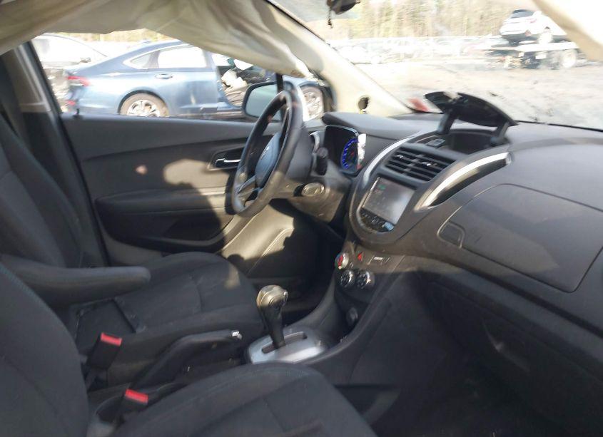 Photo 5 of 2016 Chevrolet Trax 1LS (VIN 3GNCJNSB9GL268846)