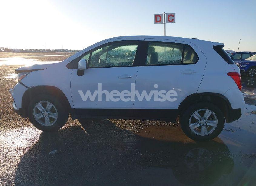 Photo 14 of 2017 Chevrolet Trax LS (VIN 3GNCJNSB9HL202251)