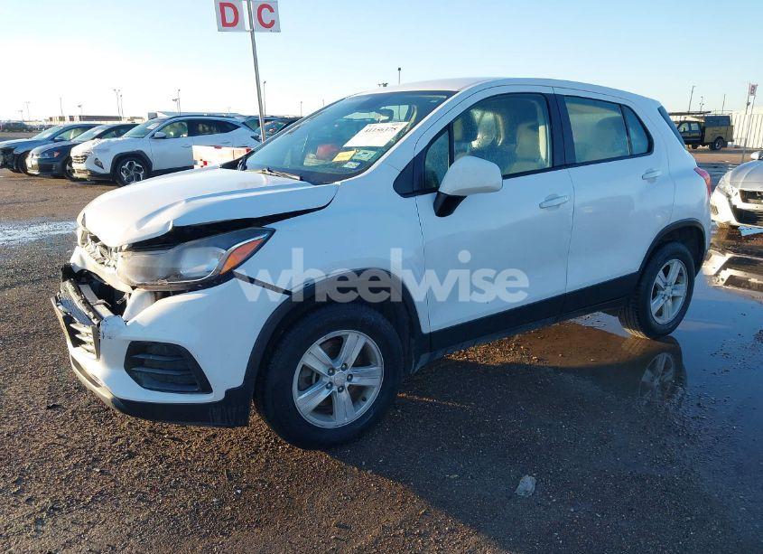 Photo 2 of 2017 Chevrolet Trax LS (VIN 3GNCJNSB9HL202251)