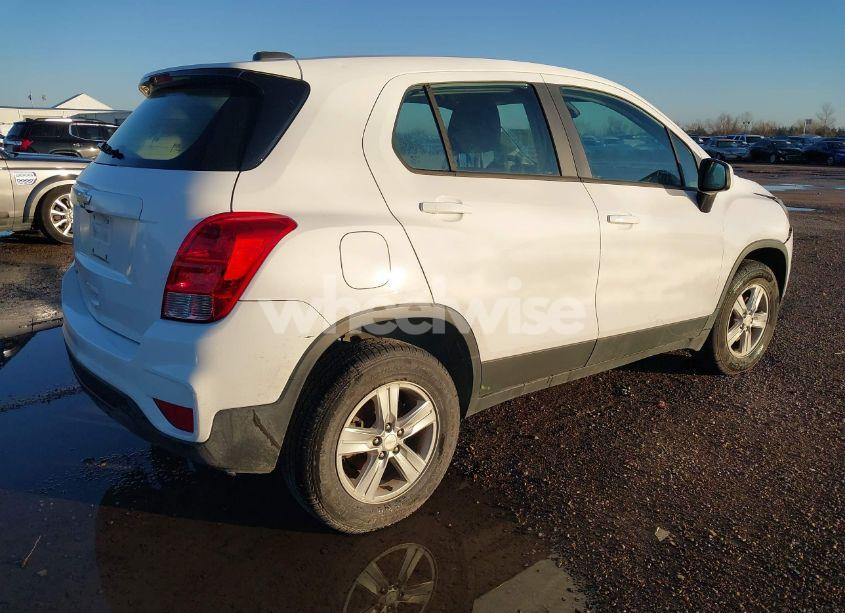 Photo 4 of 2017 Chevrolet Trax LS (VIN 3GNCJNSB9HL202251)