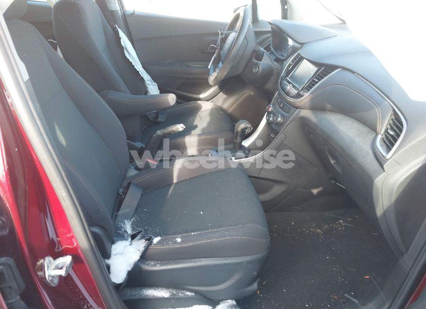 Photo 5 of 2017 Chevrolet Trax LS (VIN 3GNCJNSB9HL270890)