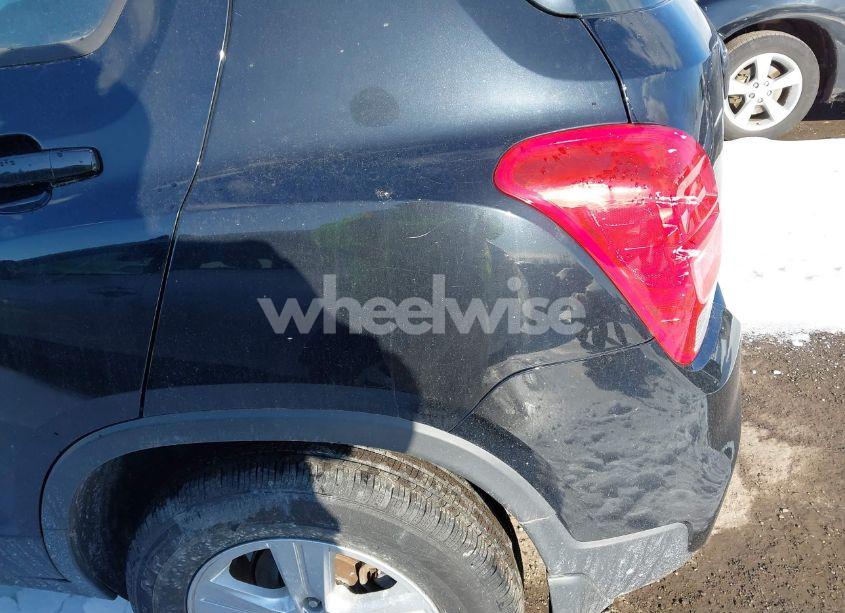 Photo 17 of 2018 Chevrolet Trax LS (VIN 3GNCJNSB9JL192391)