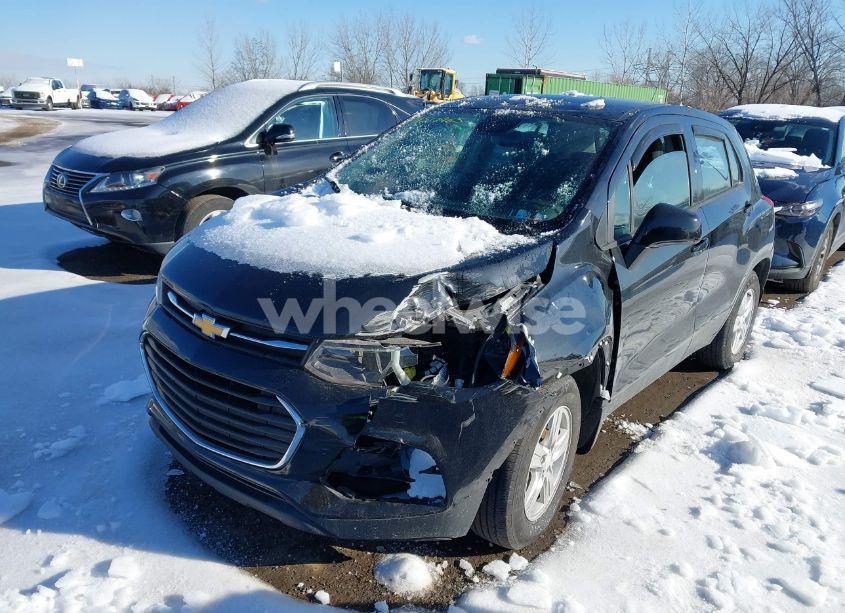 Photo 2 of 2018 Chevrolet Trax LS (VIN 3GNCJNSB9JL192391)