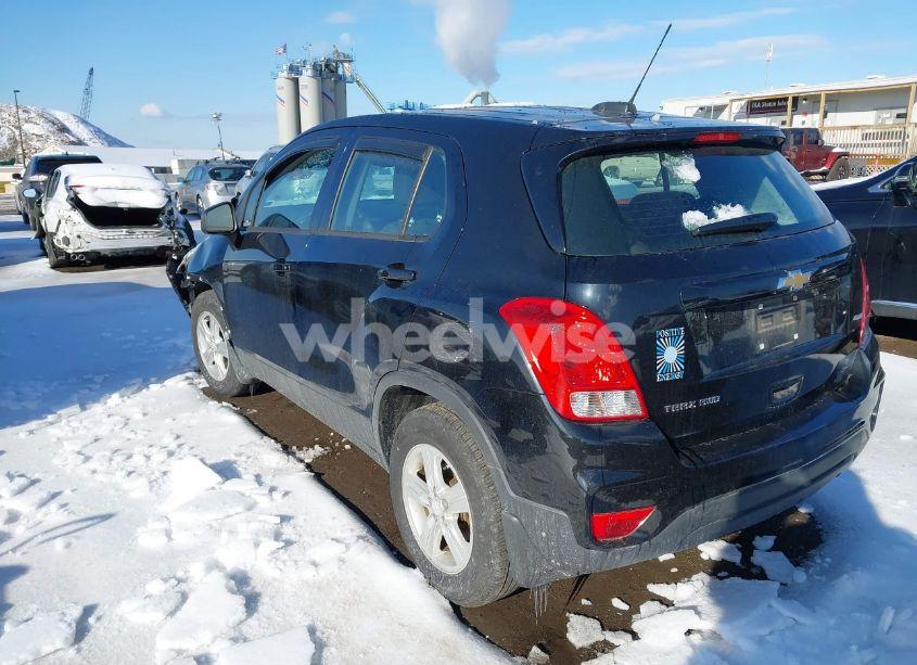 Photo 3 of 2018 Chevrolet Trax LS (VIN 3GNCJNSB9JL192391)