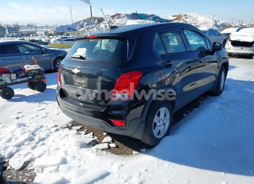 Photo 4 of 2018 Chevrolet Trax LS (VIN 3GNCJNSB9JL192391)
