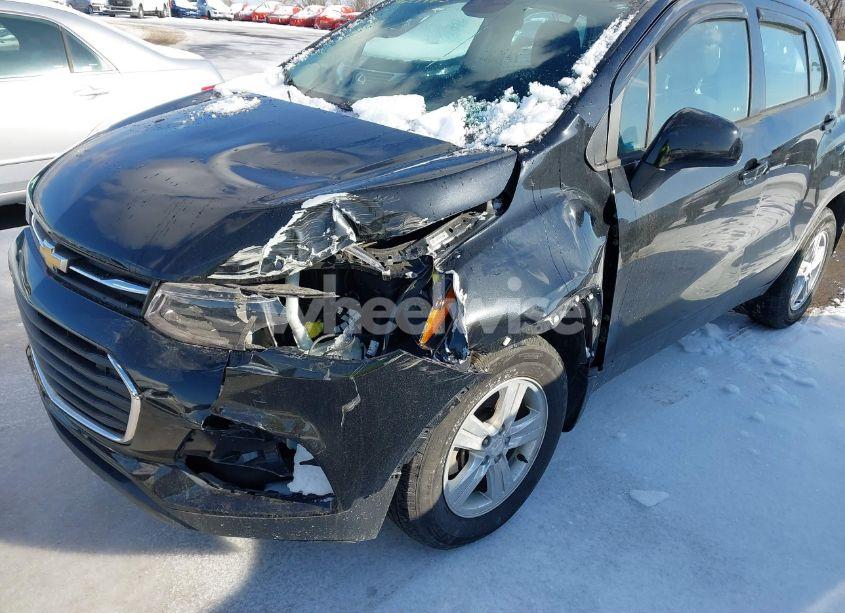 Photo 6 of 2018 Chevrolet Trax LS (VIN 3GNCJNSB9JL192391)