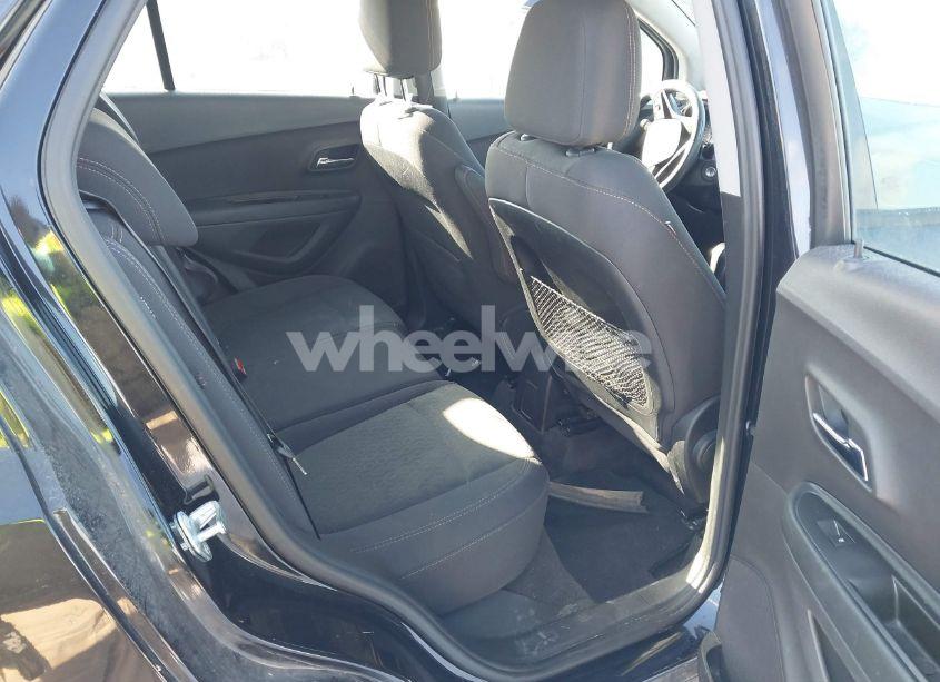 Photo 8 of 2018 Chevrolet Trax LS (VIN 3GNCJNSB9JL192391)