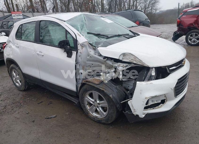 2018 Chevrolet Trax LS (VIN 3GNCJNSB9JL283743) main photo