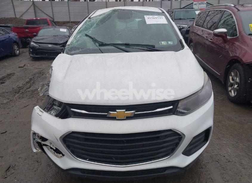 Photo 13 of 2018 Chevrolet Trax LS (VIN 3GNCJNSB9JL283743)