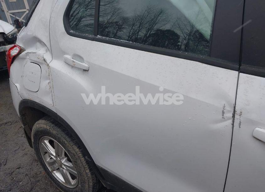 Photo 19 of 2018 Chevrolet Trax LS (VIN 3GNCJNSB9JL283743)