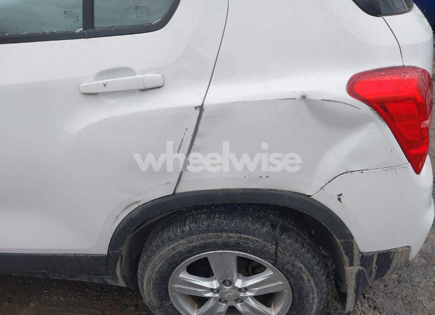 Photo 21 of 2018 Chevrolet Trax LS (VIN 3GNCJNSB9JL283743)