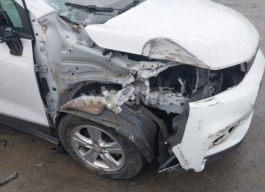 Photo 6 of 2018 Chevrolet Trax LS (VIN 3GNCJNSB9JL283743)