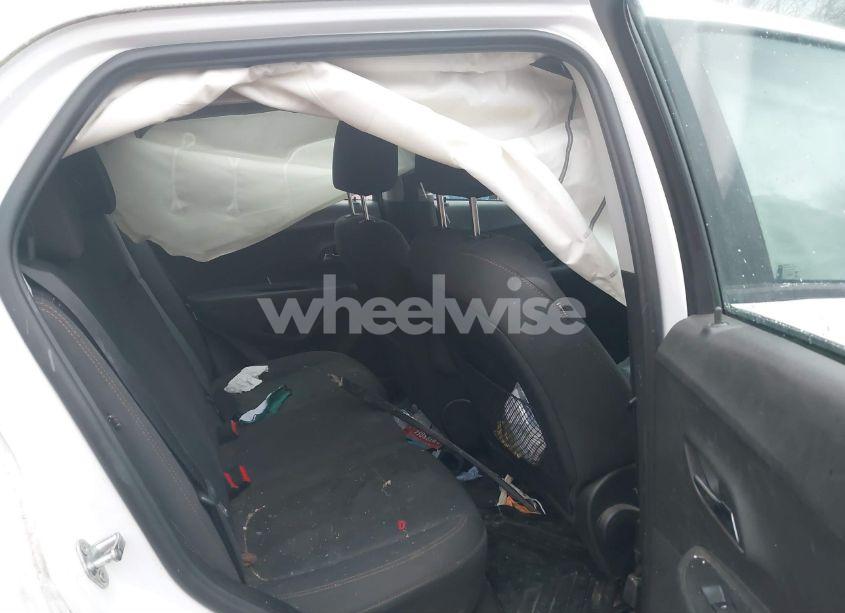 Photo 8 of 2018 Chevrolet Trax LS (VIN 3GNCJNSB9JL283743)