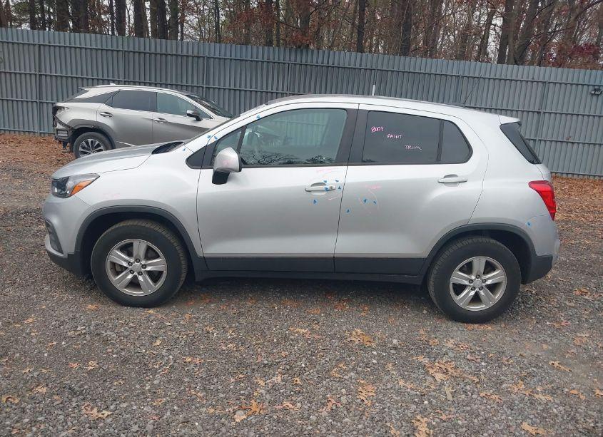 Photo 14 of 2019 Chevrolet Trax LS (VIN 3GNCJNSB9KL215704)