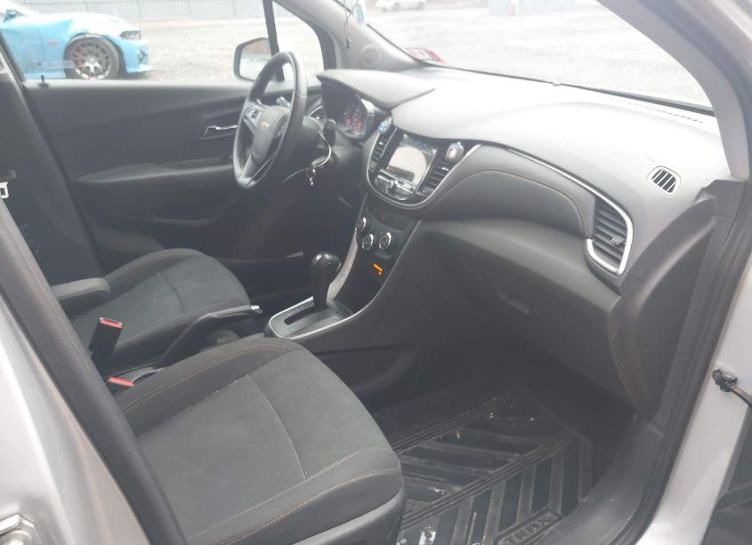 Photo 5 of 2019 Chevrolet Trax LS (VIN 3GNCJNSB9KL215704)