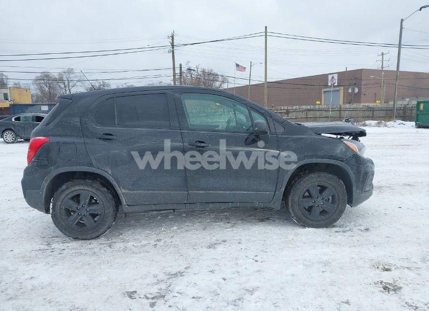 Photo 13 of 2019 Chevrolet Trax LS (VIN 3GNCJNSB9KL279919)