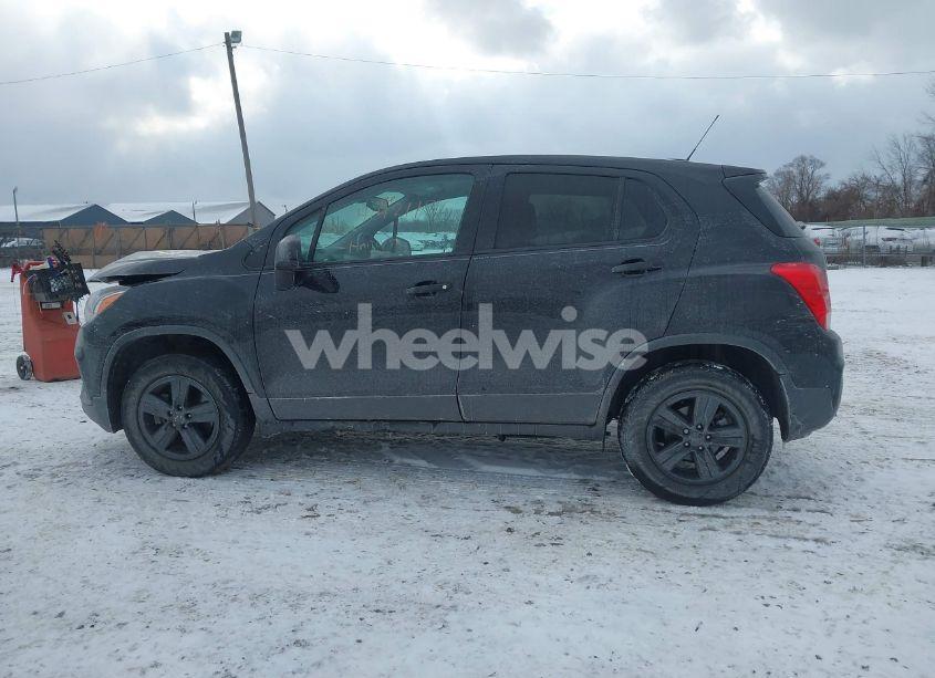Photo 14 of 2019 Chevrolet Trax LS (VIN 3GNCJNSB9KL279919)