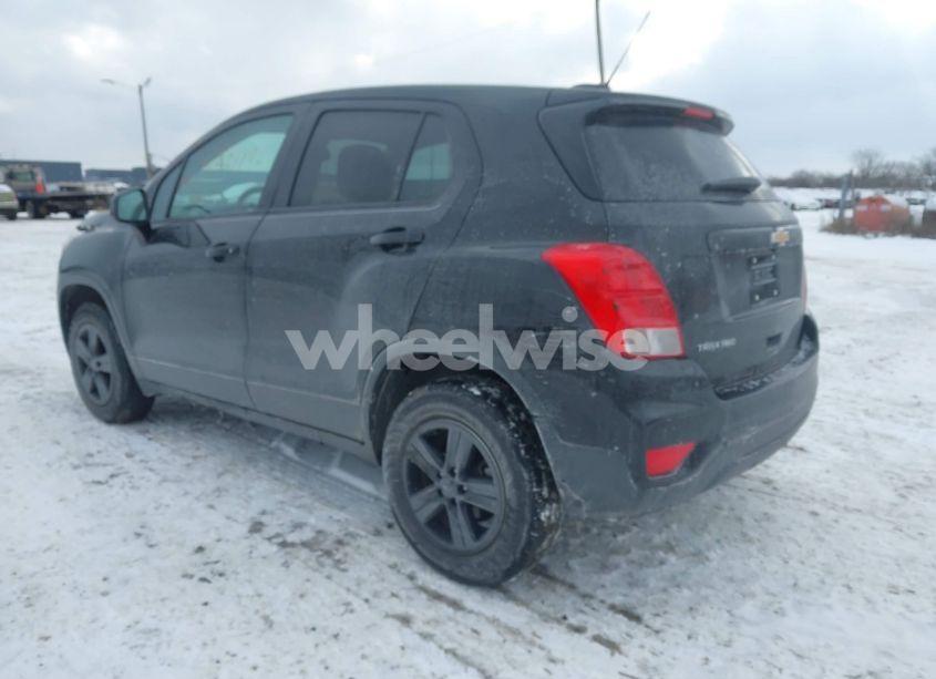 Photo 3 of 2019 Chevrolet Trax LS (VIN 3GNCJNSB9KL279919)