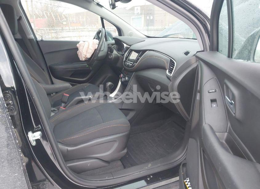 Photo 5 of 2019 Chevrolet Trax LS (VIN 3GNCJNSB9KL279919)