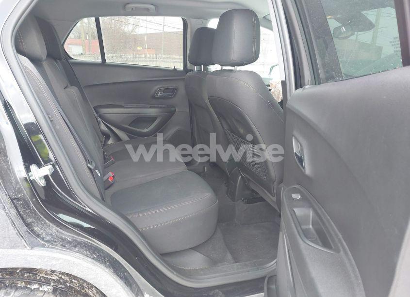 Photo 8 of 2019 Chevrolet Trax LS (VIN 3GNCJNSB9KL279919)