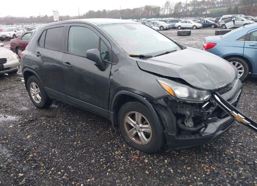 2019 Chevrolet Trax LS (VIN 3GNCJNSB9KL339844) main photo