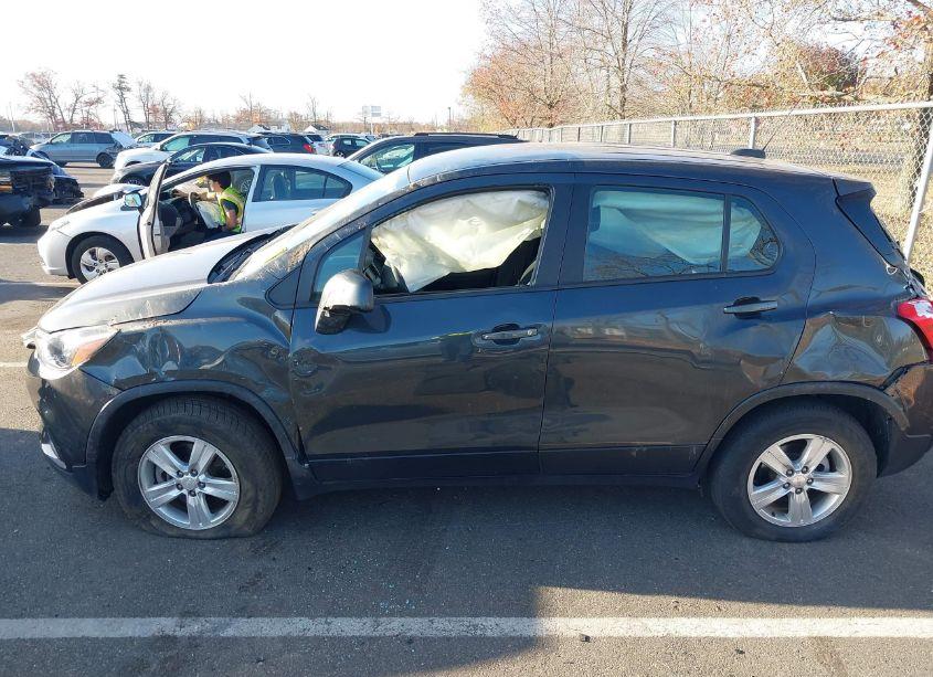 Photo 14 of 2019 Chevrolet Trax LS (VIN 3GNCJNSB9KL406071)