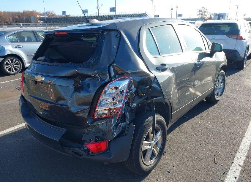 Photo 4 of 2019 Chevrolet Trax LS (VIN 3GNCJNSB9KL406071)
