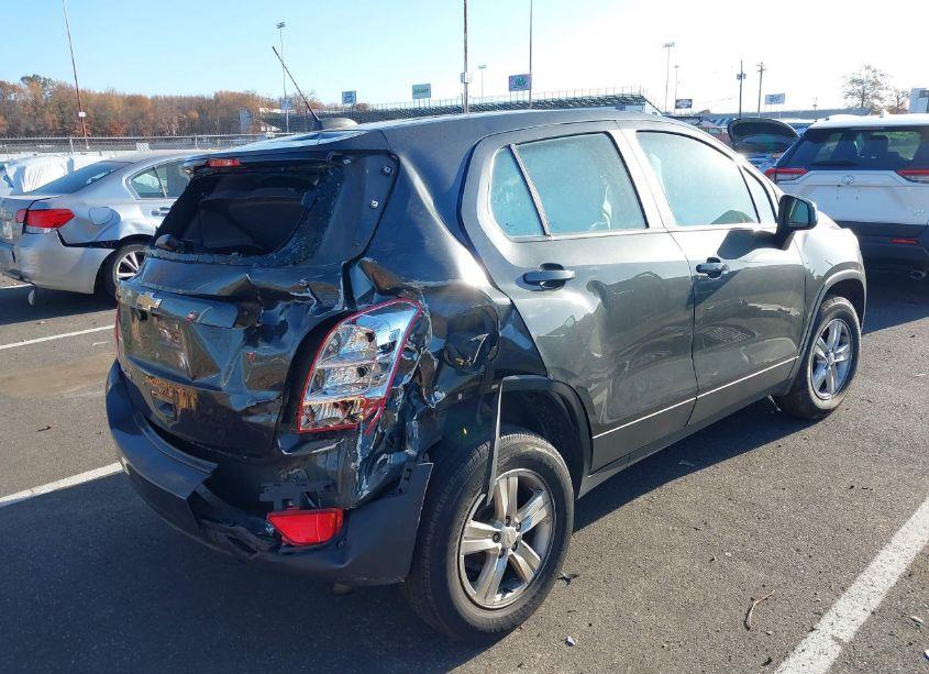 Photo 6 of 2019 Chevrolet Trax LS (VIN 3GNCJNSB9KL406071)